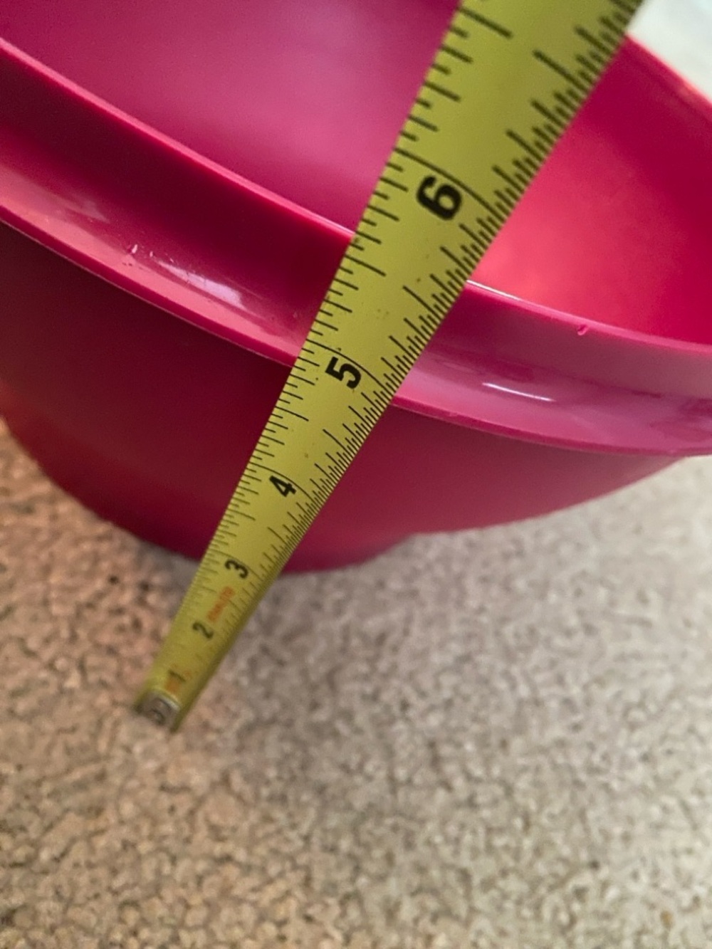 Tupperware serving bowl 17.25 cup Raspberry color - Picture 5 of 5